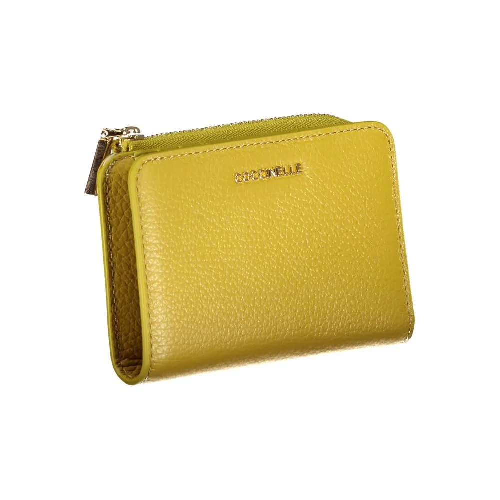 Coccinelle Elegant Green Leather Wallet with Secure Fastenings