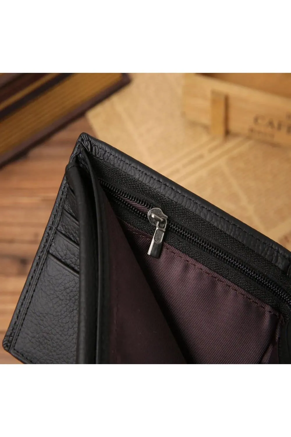 Stylish and Functional Men's Leather Wallet