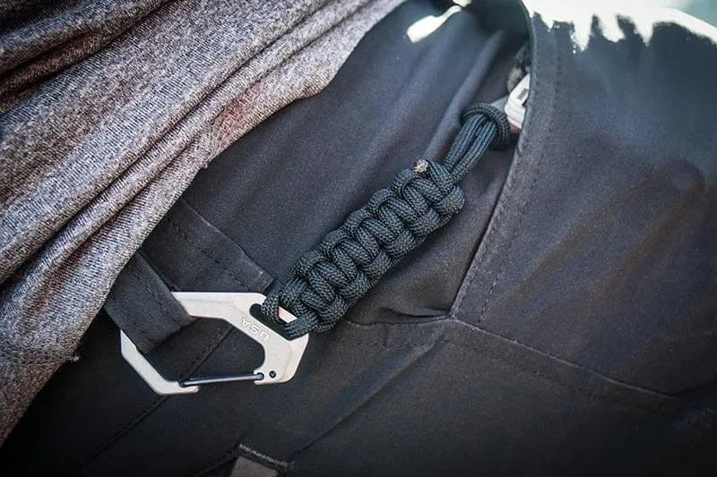 Trayvax Carabiner